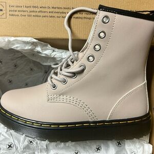 Women’s size 6 Dr Martens Zavala boots